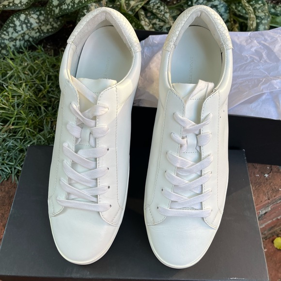 Banana Republic white, casual, leather sneaker in 11M. - Picture 15 of 16
